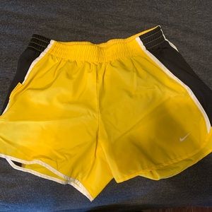 Women’s Nike live strong running shorts